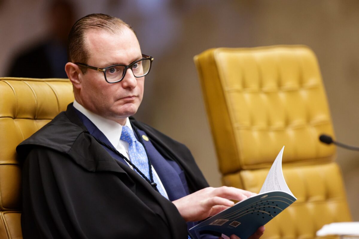 a-pedido-de-moraes,-zanin-marca-mais-um-dia-para-julgar-bolsonaro