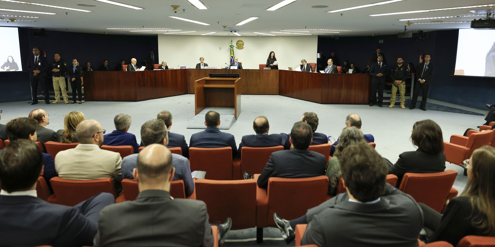 STF terá sessão extra para julgamento de Bolsonaro