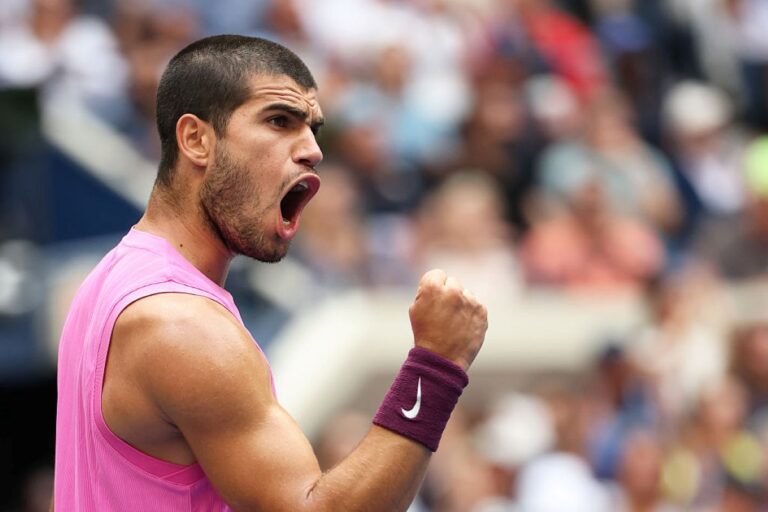Carlos Alcaraz vence Djokovic e garante vaga na final do US Open