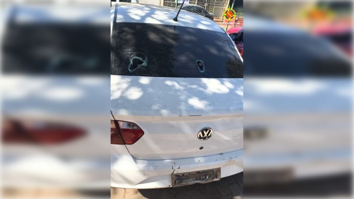 idoso-surta-e-quebra-carros-apos-nao-conseguir-atendimento-em-ubs