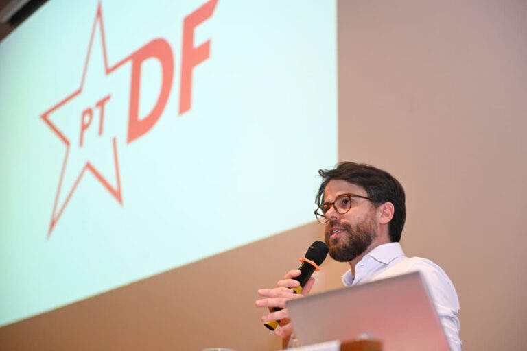 Novo presidente do PT-DF toma posse do cargo em cerimônia na CLDF