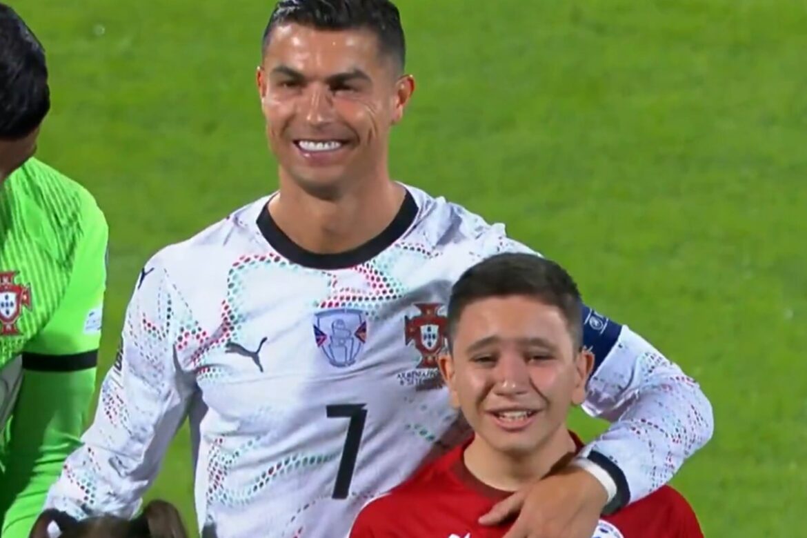 video:-crianca-chora-ao-entrar-em-campo-com-cristiano-ronaldo