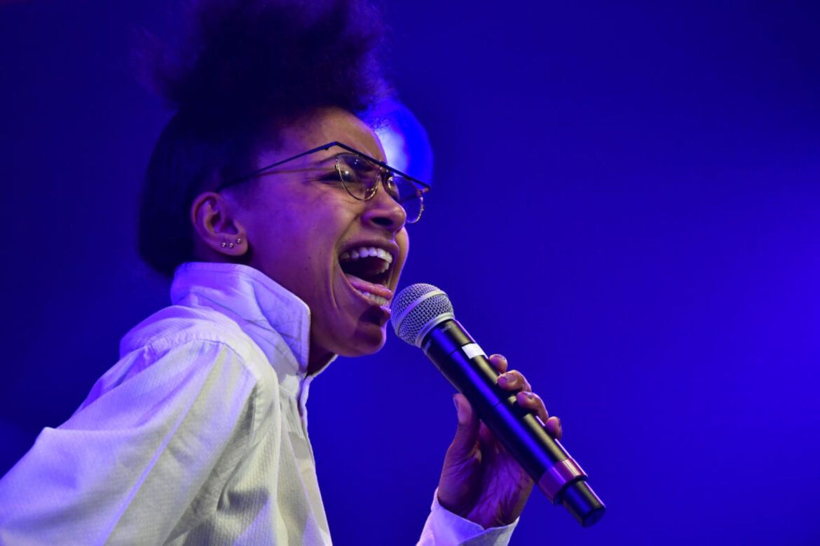 de-prodigio-ao-grammy:-a-trajetoria-de-esperanza-spalding