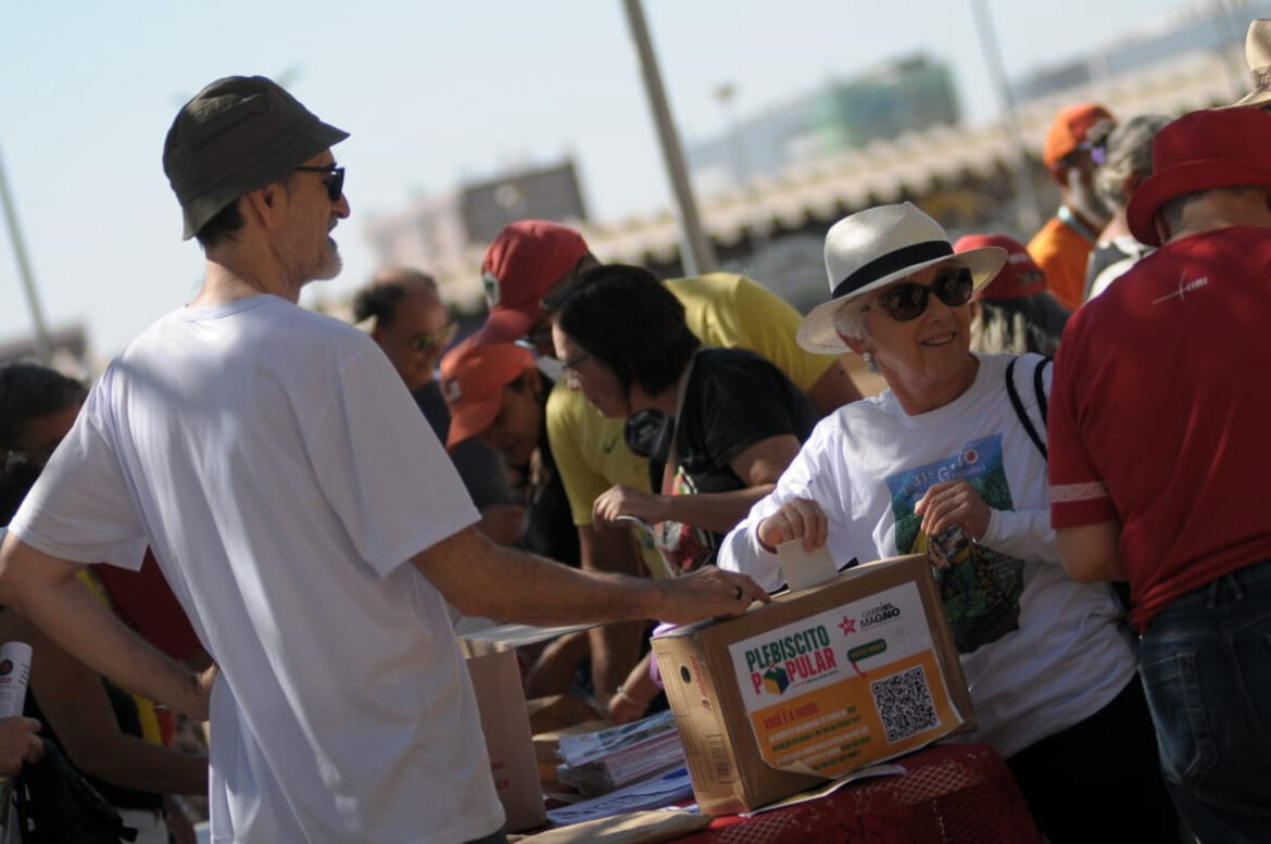 manifestantes-da-esquerda-protestam-no-7-de-setembro:-“brasil-e-do-povo”