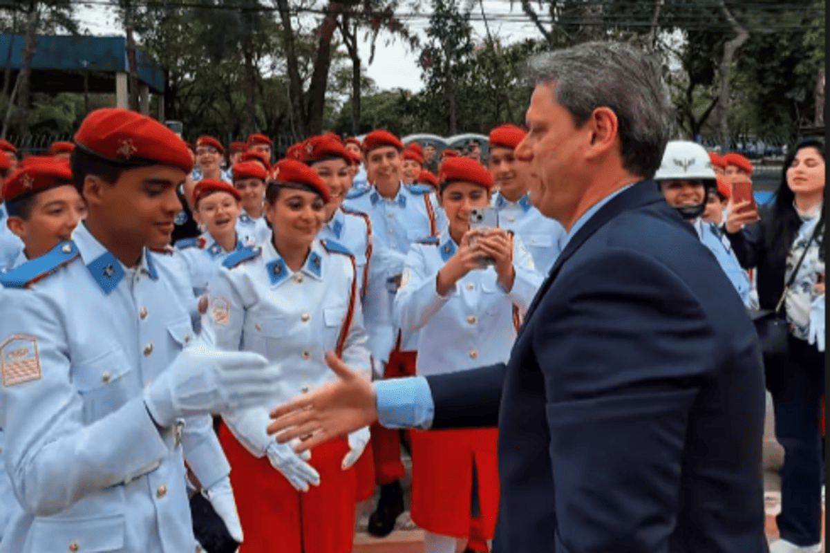 tarcisio-e-nunes-participam-do-desfile-de-7-de-setembro-em-sao-paulo