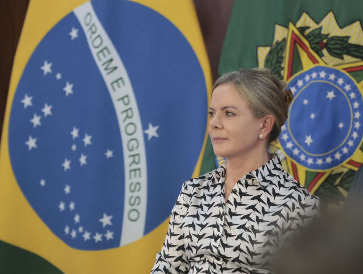 gleisi-reune-ministros-para-acelerar-pautas-do-governo-e-travar-anistia