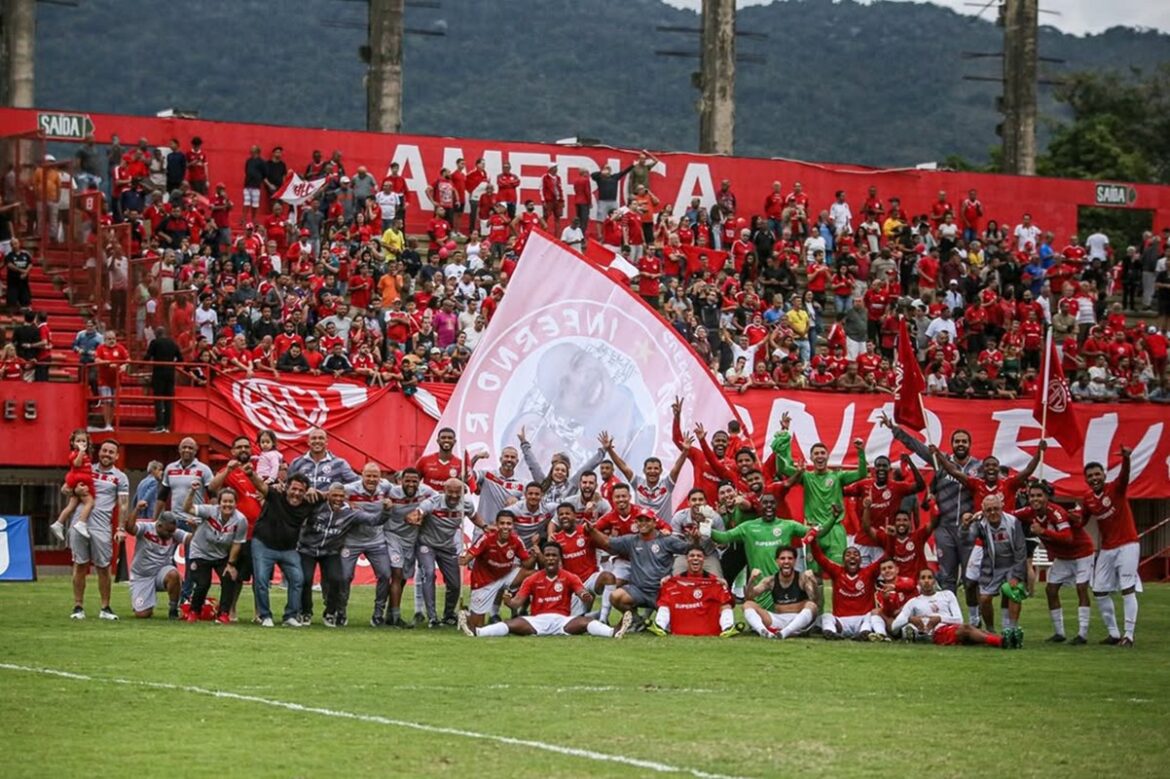 romario-dedica-ao-pai-o-retorno-do-america-rj-ao-calendario-nacional