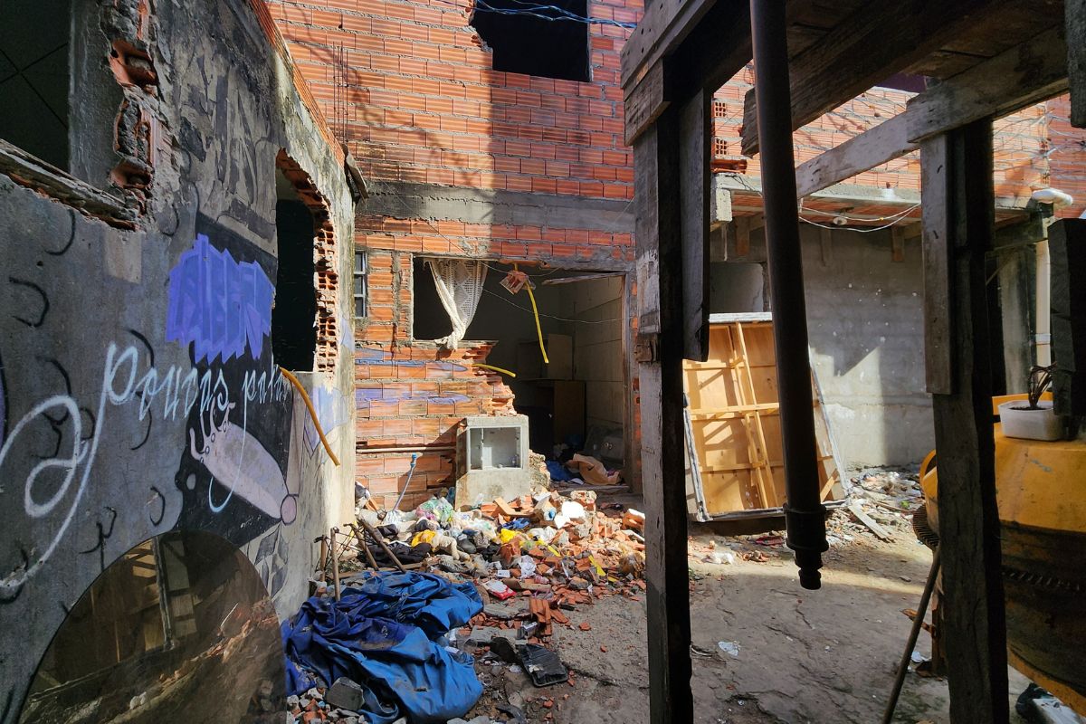 com-60%-da-favela-vazia,-ruas-do-moinho-tem-entulho-e-escuridao