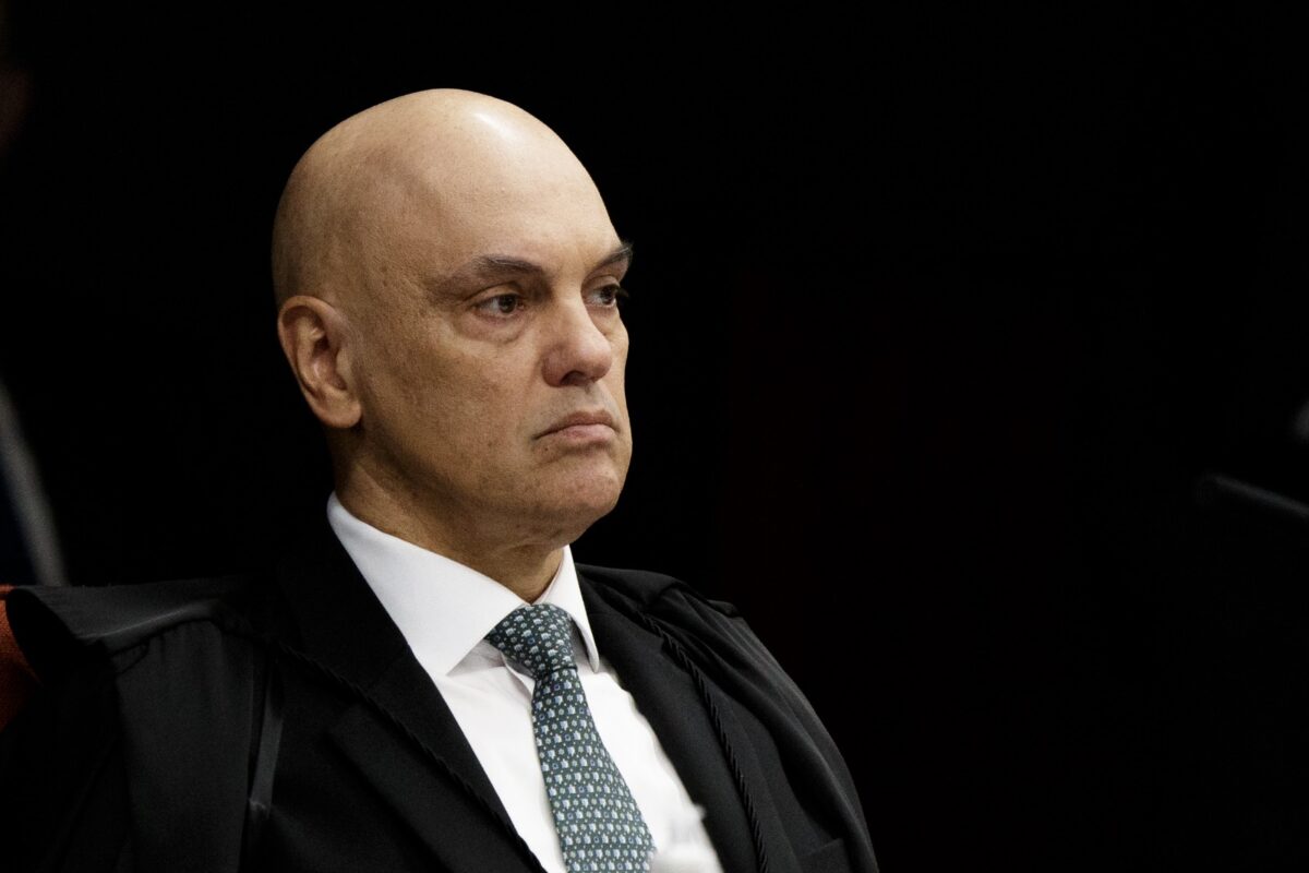 moraes-nega-prisao-de-coronel-da-pmdf-reu-pelo-8/1,-mas-faz-alerta