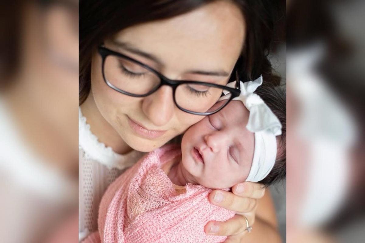 mulher-descobre-gravidez-ao-parir-“bebe-surpresa”-no-chao-do-banheiro