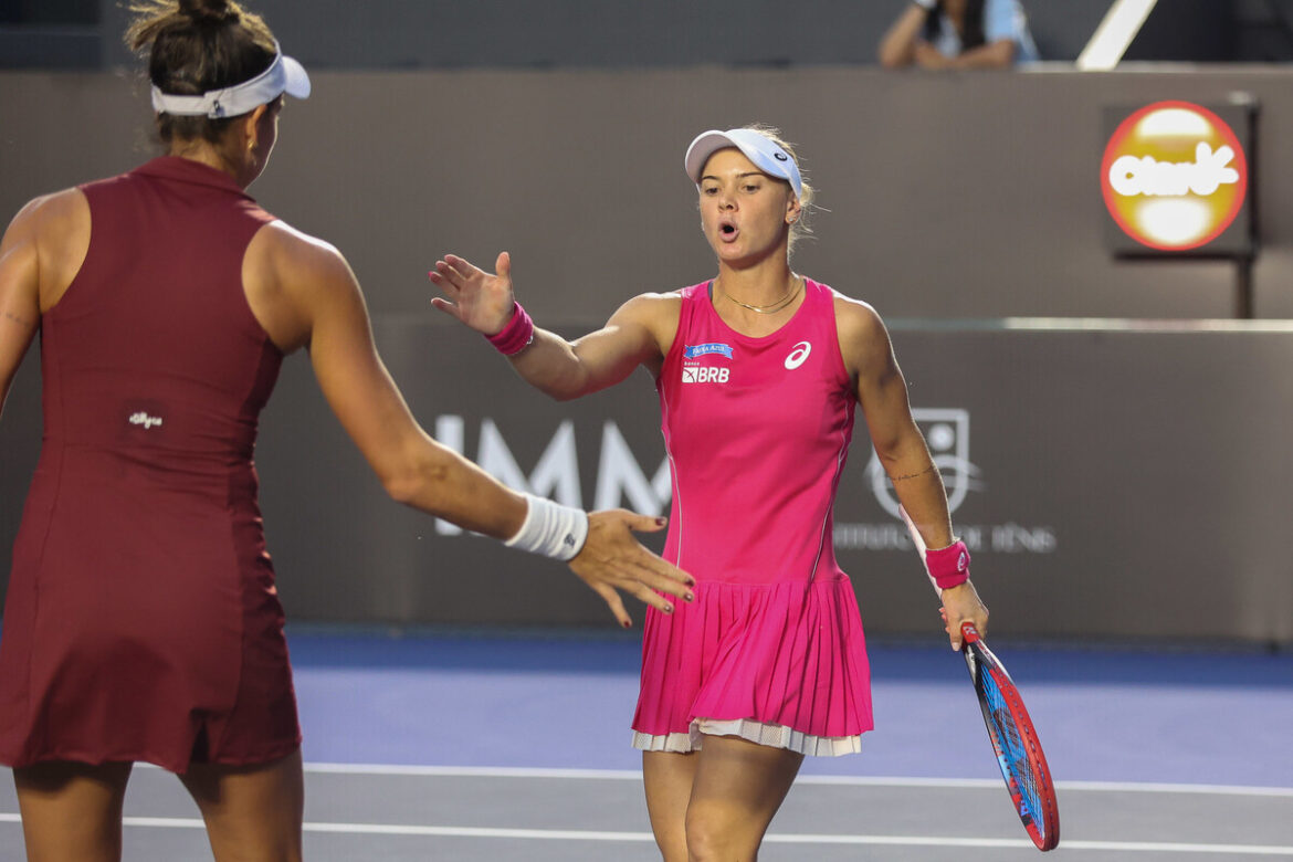 no-duelo-de-duplas,-laura-pigossi-elimina-bia-haddad-no-sp-open