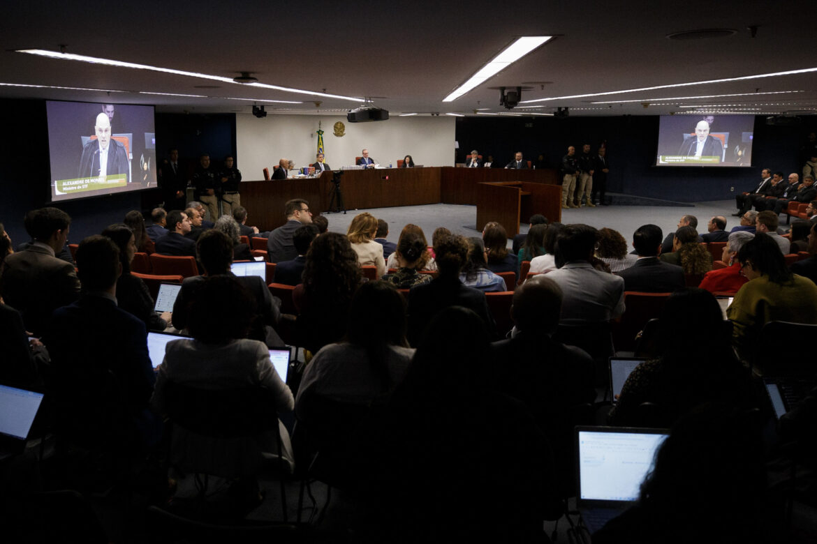 moraes-classifica-como-“esdruxula”-nota-da-defesa-sobre-as-urnas