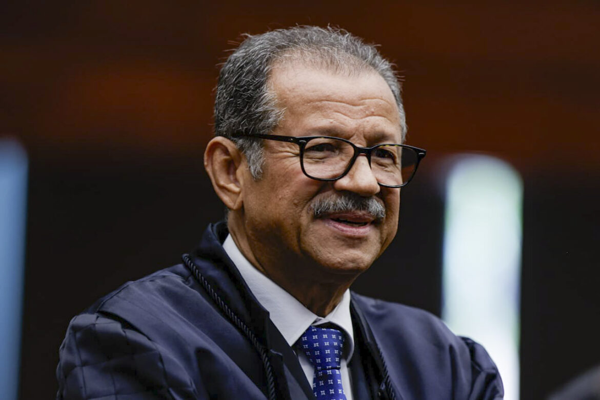 “vontade-de-vomitar-na-cabeca-dele”,-diz-sebastiao-coelho-sobre-moraes