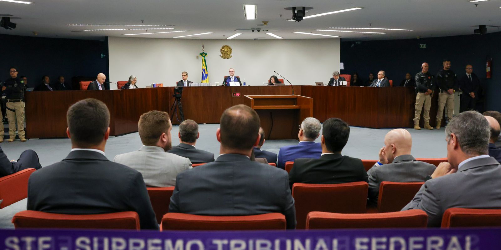Ao vivo: STF retoma julgamento de Bolsonaro; Dino é o segundo a votar