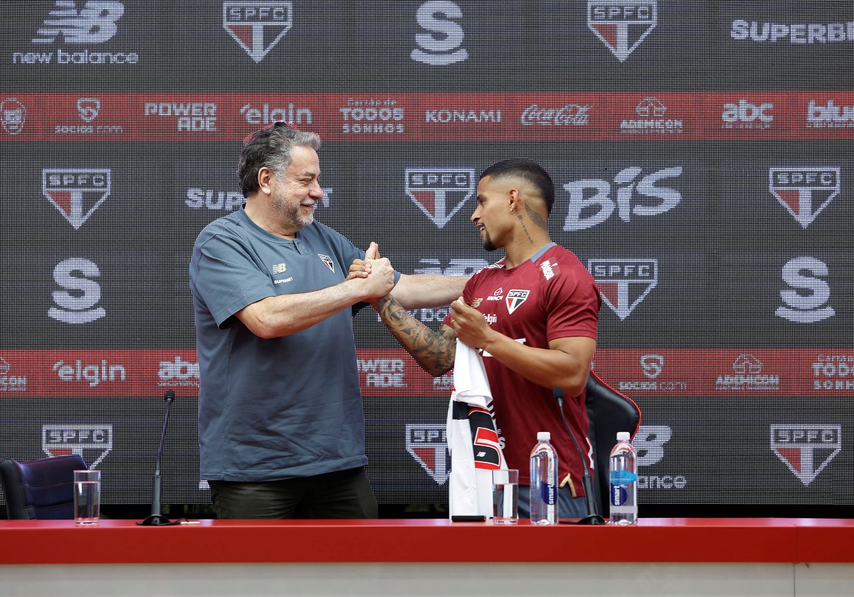 mailton-chega-ao-sao-paulo-e-briga-com-cedric-por-vaga-no-time