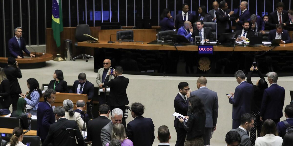 aprovada-urgencia-de-pl-que-libera-r$-1,5-bi-para-saude-e-educacao