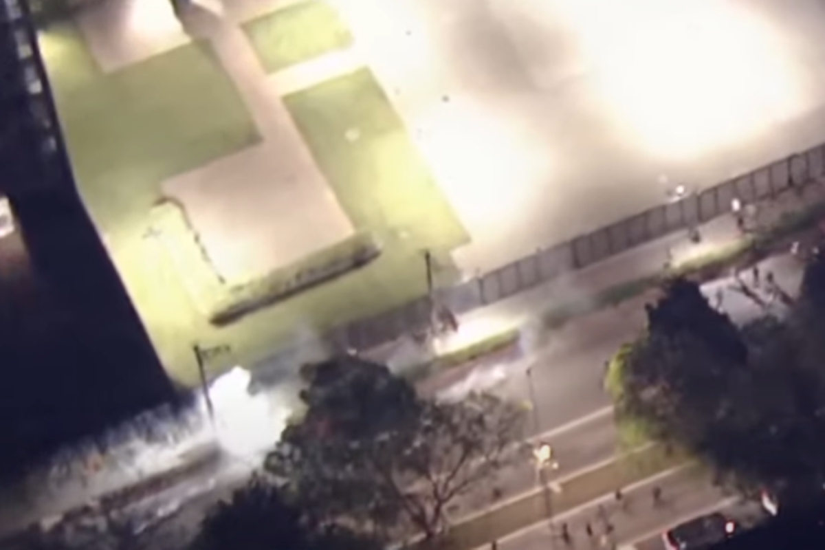 pm-usa-bomba-de-gas-e-dispersa-manifestantes-na-favela-do-moinho