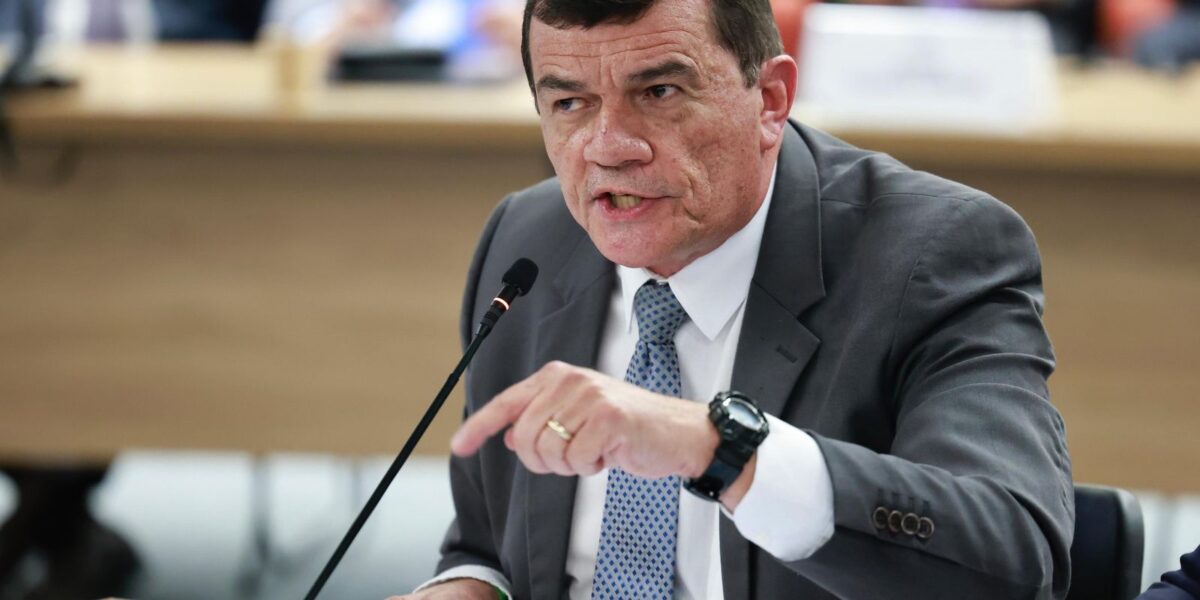 fux-vota-pela-absolvicao-de-ex-ministro-da-defesa-de-bolsonaro