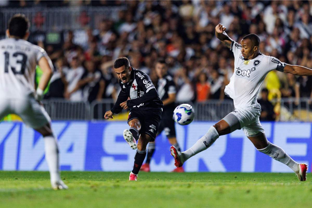 botafogo-x-vasco:-coutinho-busca-reviver-noite-historica-no-niltao