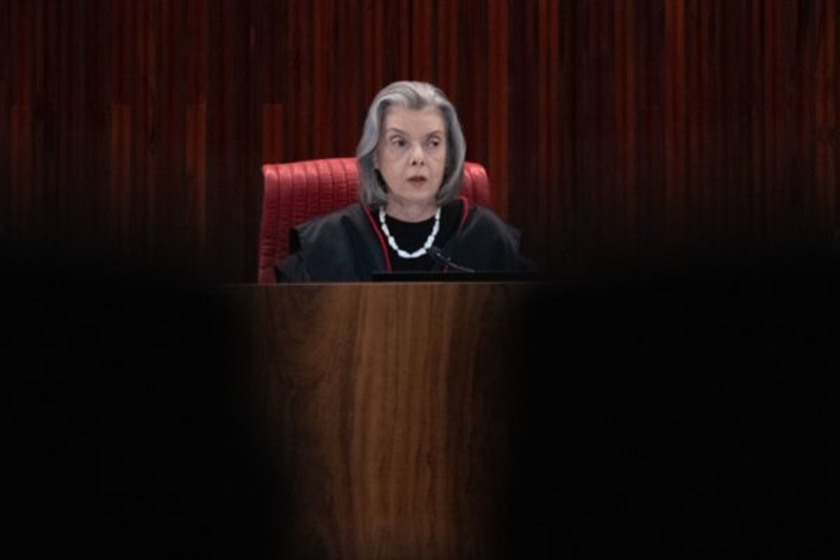 em-indireta-a-fux,-carmen-diz-que-nao-se-pode-comparar-julgamentos