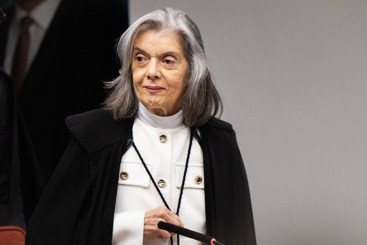 carmen-rebate-fux:-“diferente-do-alegado,-bolsonaro-era-o-lider”