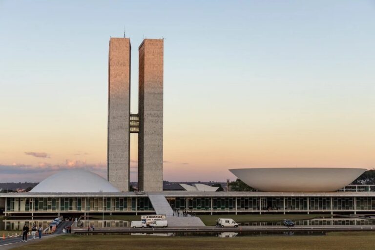 Concurso da Câmara: veja vagas para salários de até R$ 29,4 mil
