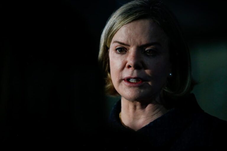 Com pressão da oposição, governo quer derrotar anistia no voto