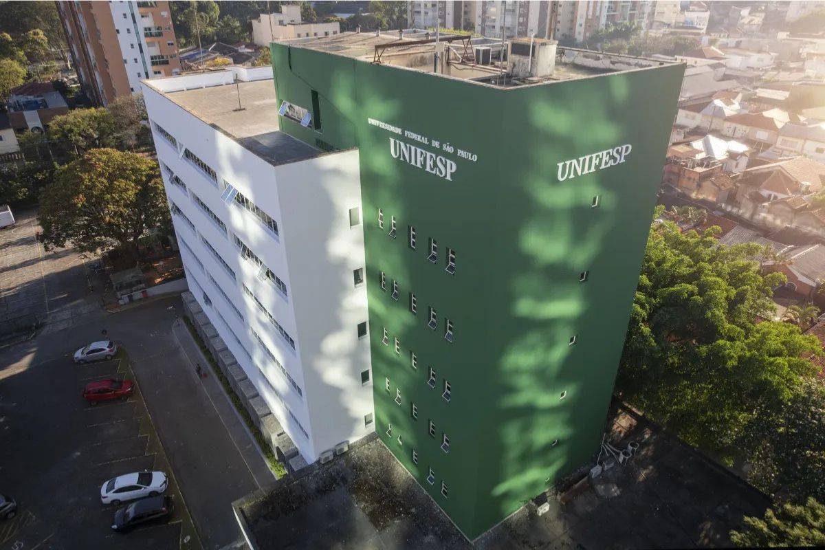 “vidas-pretas-matam”:-frase-racista-e-pichada-em-campus-da-unifesp