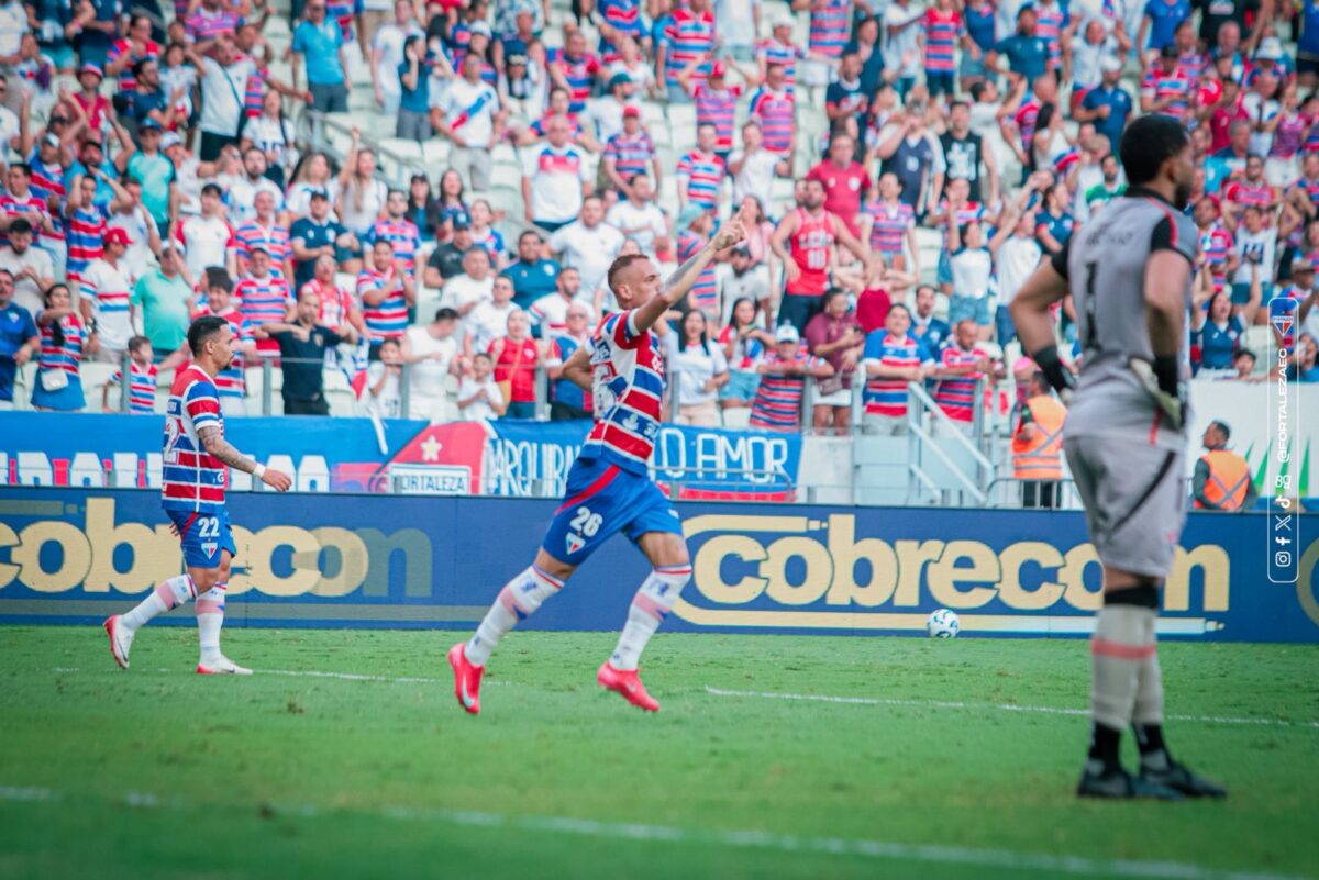 no-duelo-de-desesperados,-fortaleza-vence-vitoria-pelo-brasileirao