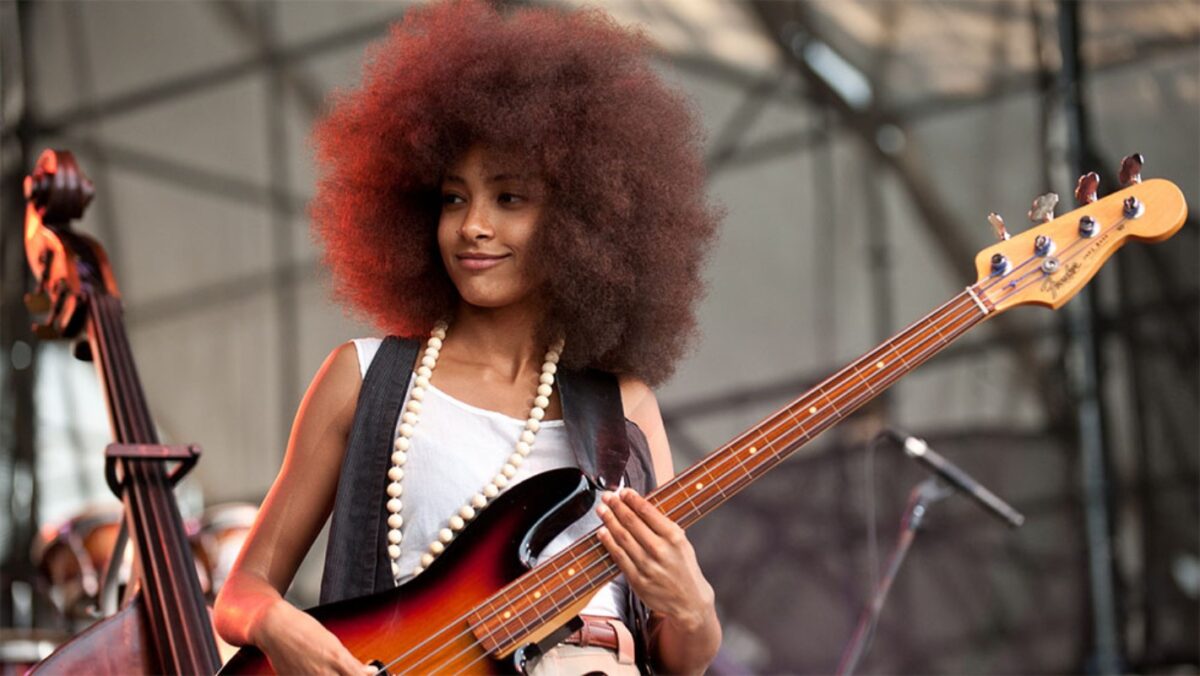 esperanza-spalding-se-consolida-como-“figura-carimbada”-do-tiny-desk