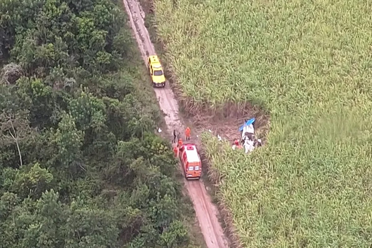veja-imagens-aereas-do-local-exato-da-queda-de-aviao-com-drogas-em-al