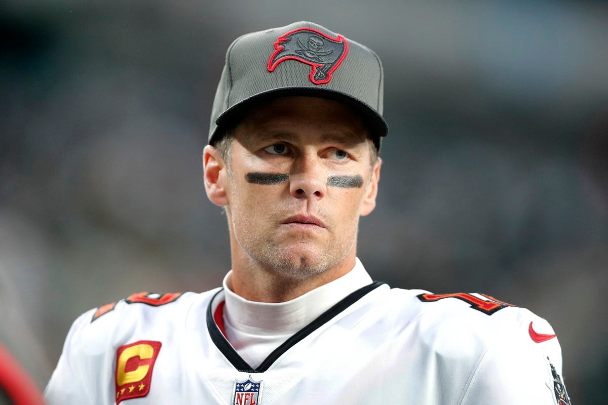 tom-brady-sai-da-aposentadoria-e-volta-aos-gramados-em-2026.-entenda