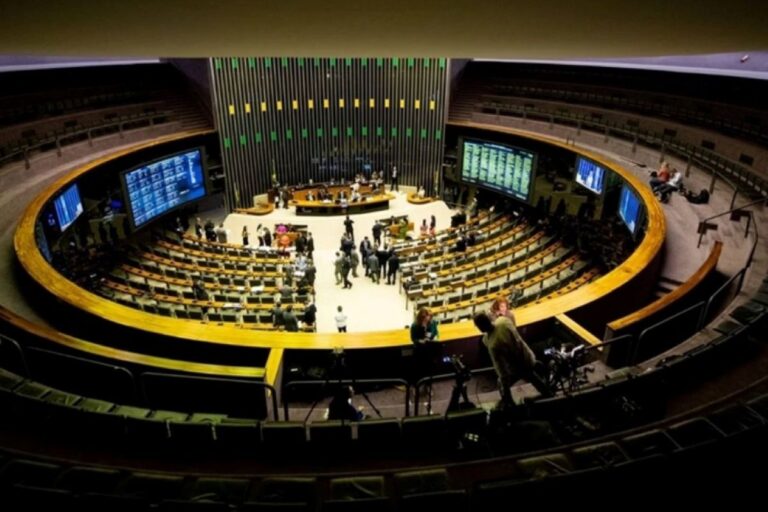 saiba-como-votou-cada-deputado-no-1o-turno-da-pec-da-blindagem