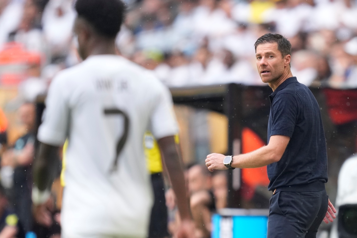 xabi-alonso-diz-que-vini-jr.-nao-deve-“se-ofender”-por-ser-reserva