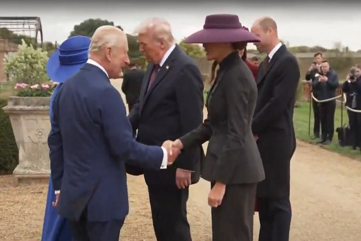 trump-e-recebido-pelo-rei-charles-ao-chegar-ao-castelo-de-windsor