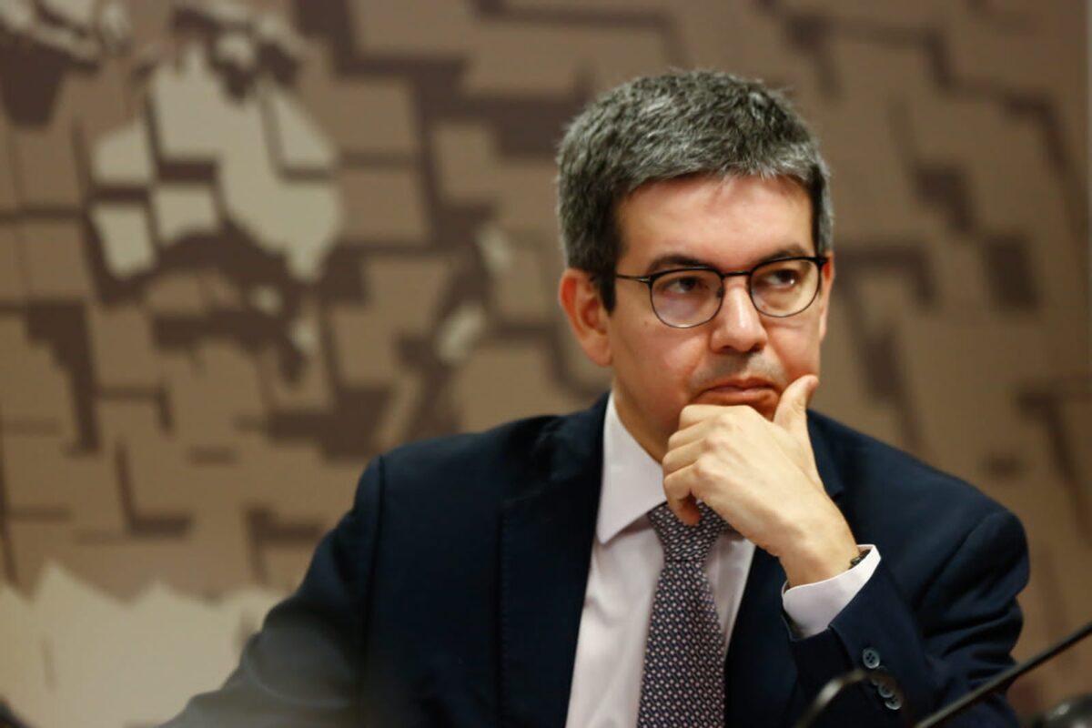 “manobra-para-salvar-mandato-de-eduardo-bolsonaro”,-diz-randolfe