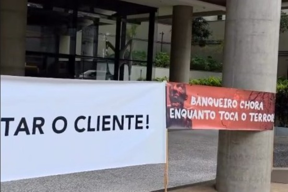 sindicato-dos-bancarios-faz-protesto-contra-demissoes-em-massa-no-itau