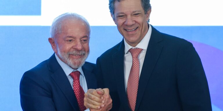 Lula envia à Câmara projeto para regulação econômica de big techs Lula envia à Câmara projeto para regulação econômica de big techs