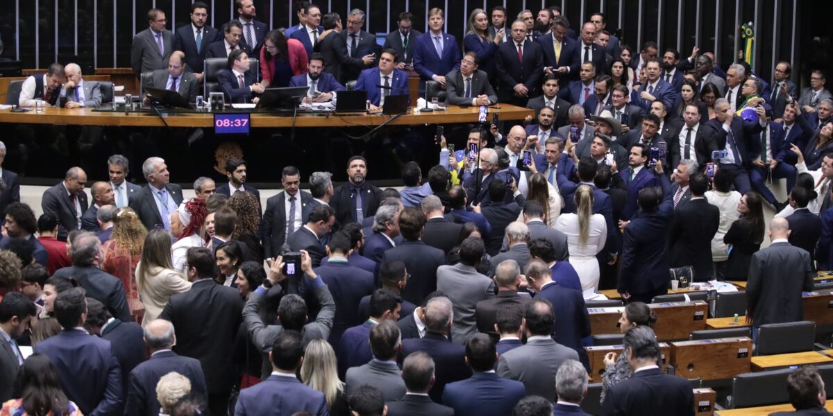 camara-aprova-urgencia-para-projeto-de-anistia-a-golpistas