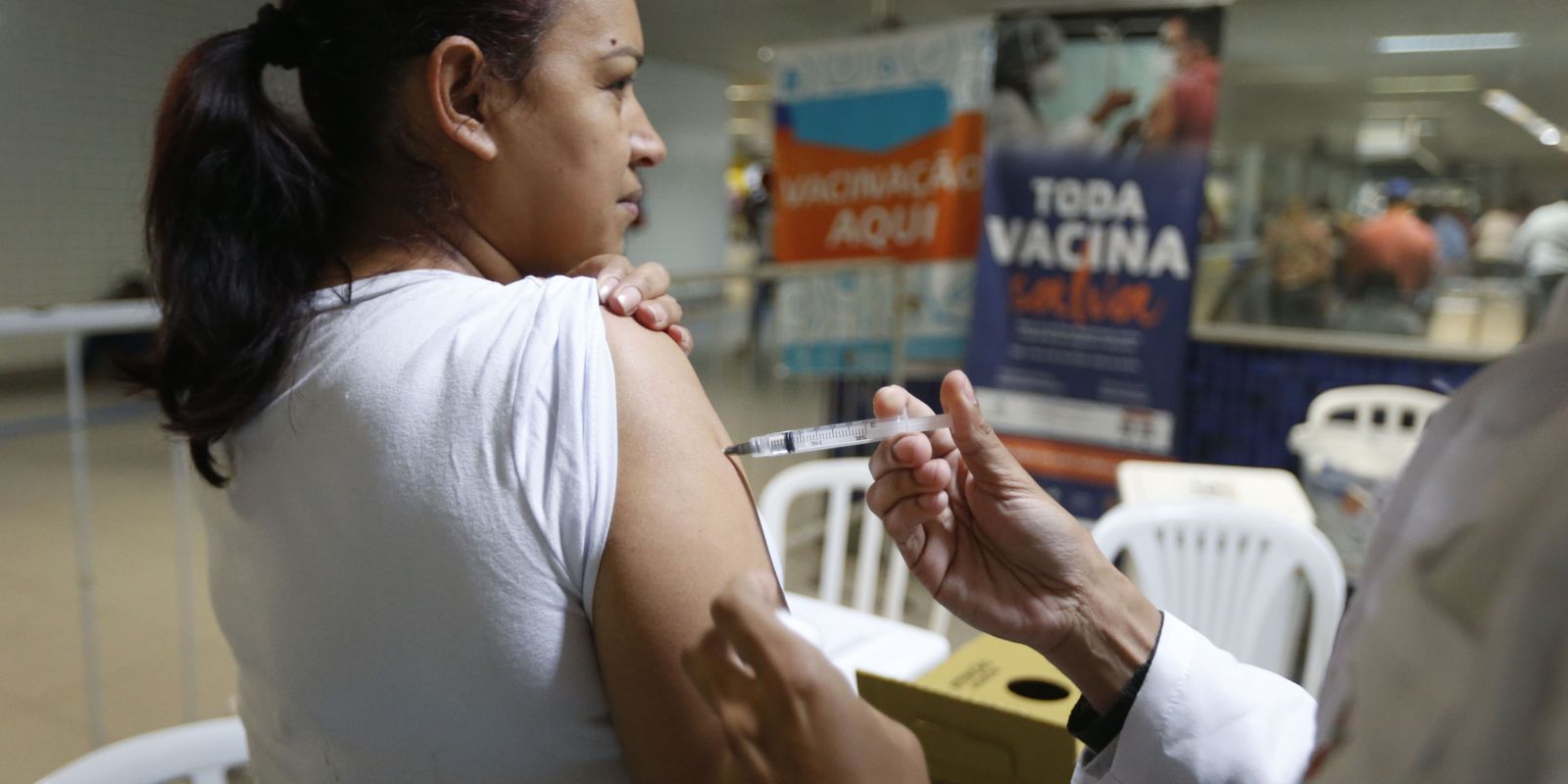 Vacina da covid também protege contra complicações cardíacas da doença