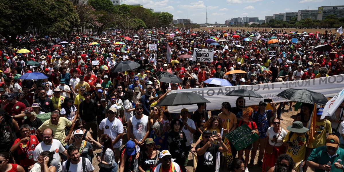 no-df,-ato-contra-anistia-e-pec-da-blindagem-leva-milhares-as-ruas