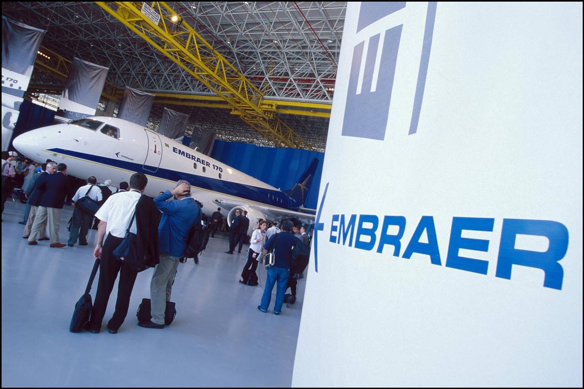 latam-fecha-acordo-com-embraer-para-compra-de-ate-74-aeronaves