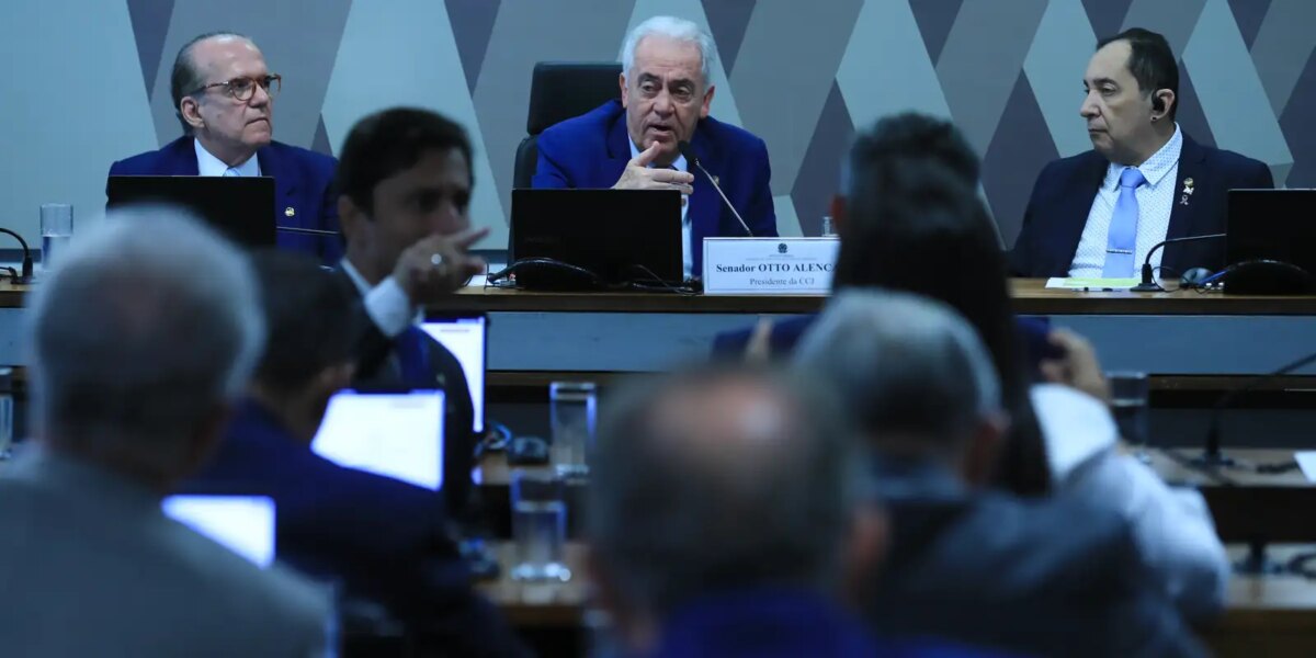 pec-da-blindagem-abre-portas-do-congresso-ao-crime,-diz-relator