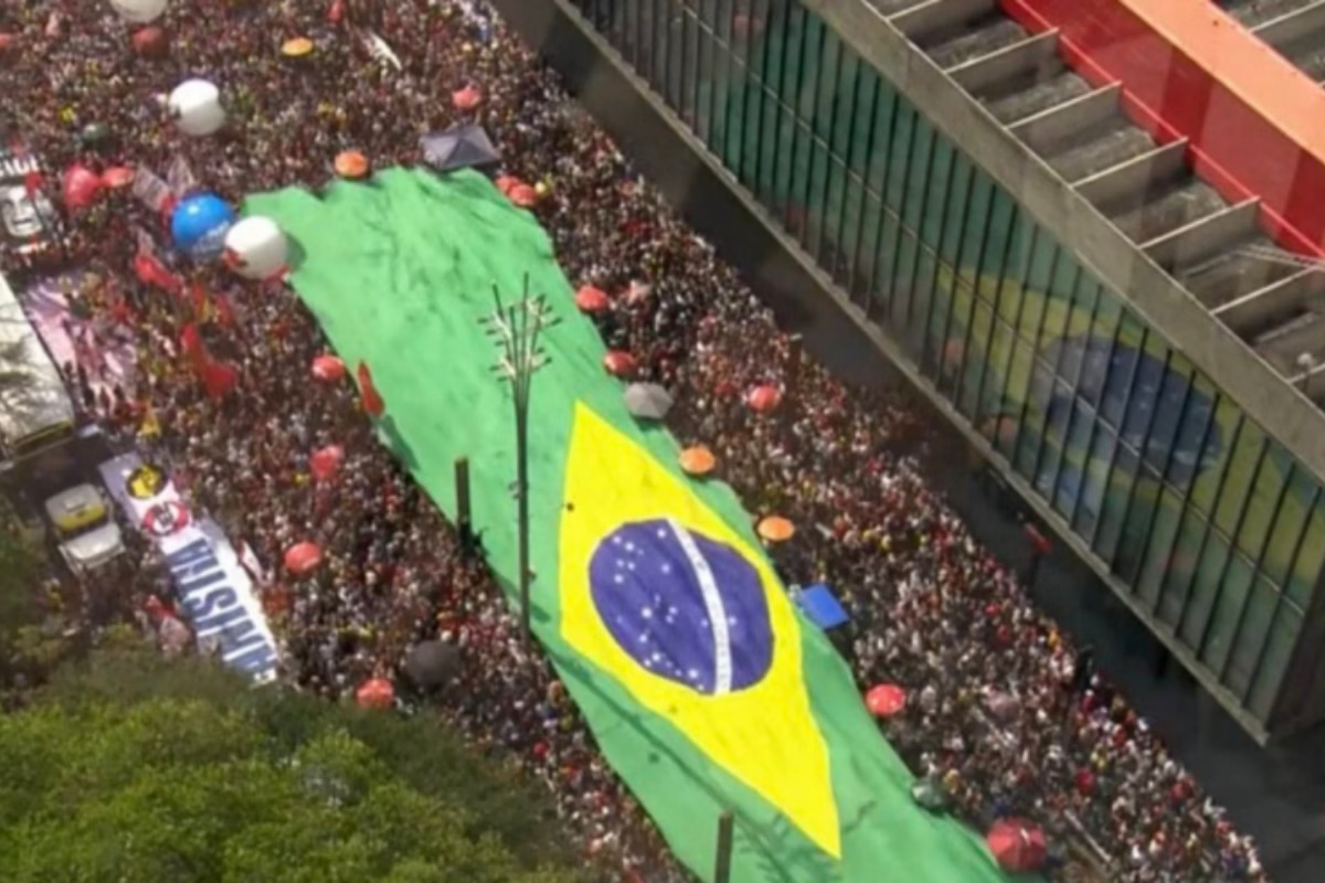 mais-forte-e-o-poder-do-povo-quando-manifesta-nas-ruas-a-sua-vontade