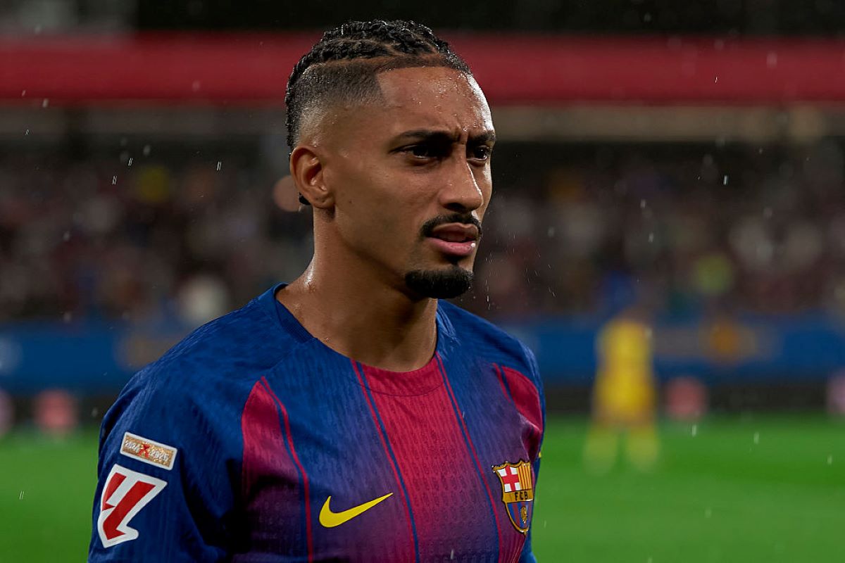 raphinha-se-lesiona,-vira-desfalque-no-barcelona-e-preocupa-selecao