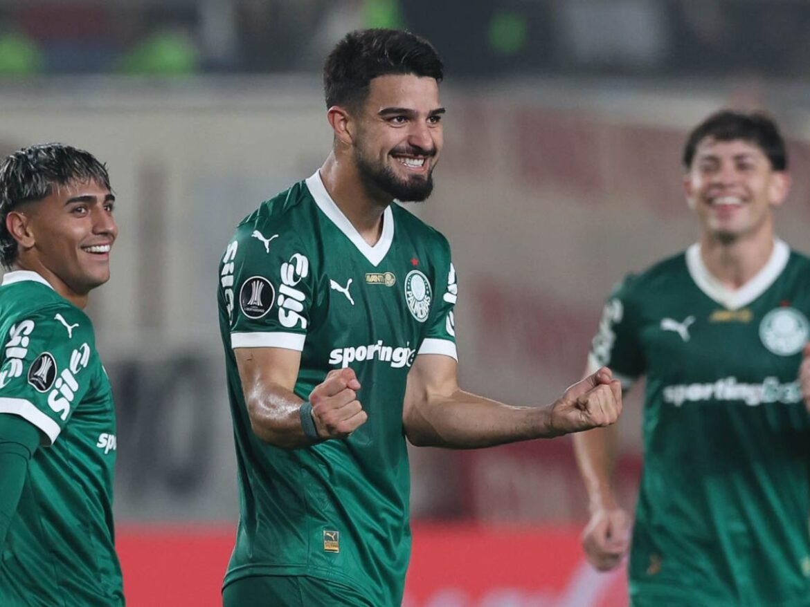 heroi-da-libertadores,-flaco-lopez-renova-contrato-com-o-palmeiras-ate-2029
