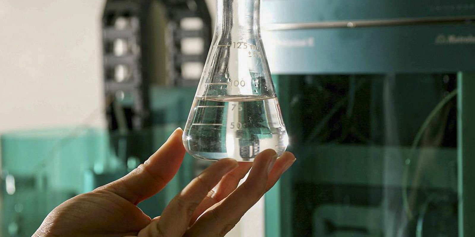 Metanol: saiba o que é a substância presente em bebida adulterada Metanol: saiba o que é a substância presente em bebida adulterada