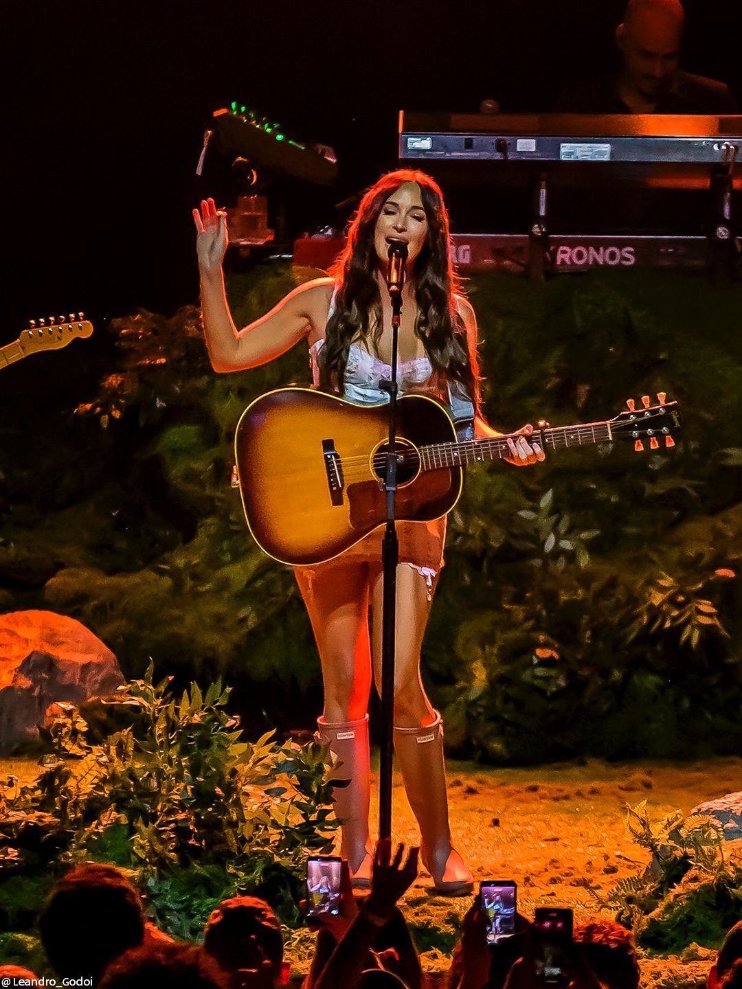 kacey-musgraves-prova-que-e-uma-estrela-singular-da-musica-apos-show-lotado-em-sp