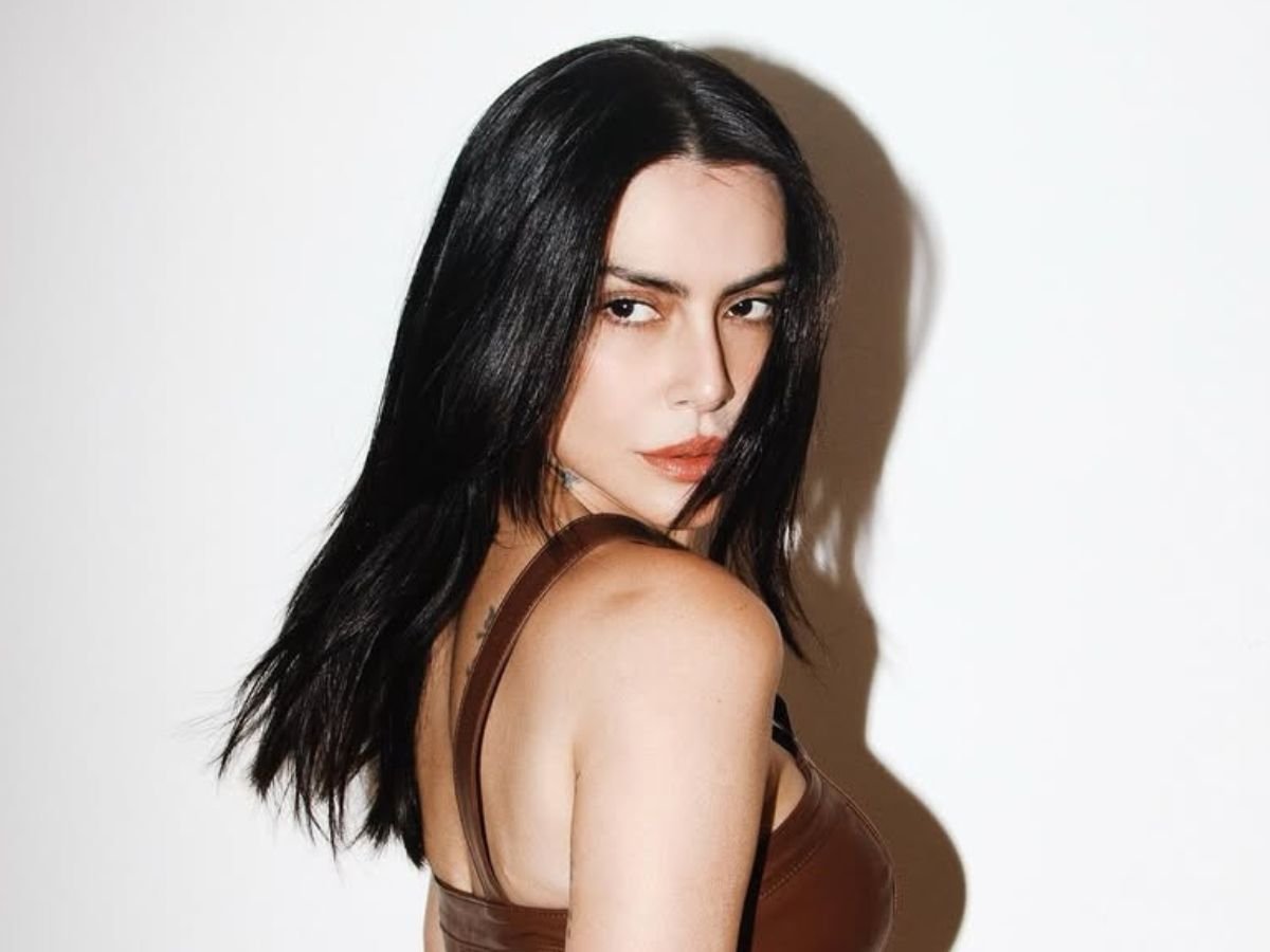 cleo-explica-por-que-voltou-a-utilizar-sobrenome-da-mae,-gloria-pires