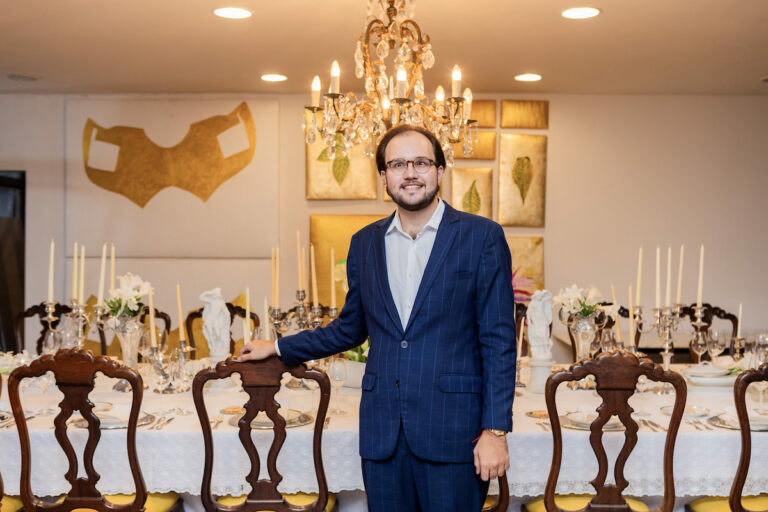 Antonio Aversa celebra laços Brasil-Portugal com louças luxuosas